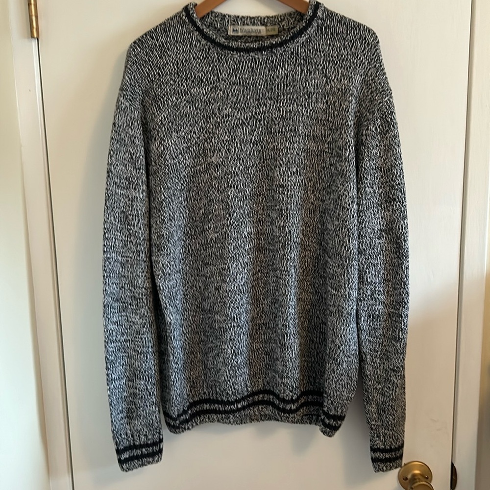Windriver VGUC  grey and dark blue sweater. Could be unisex.